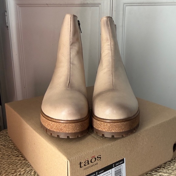 NIB Taos Footwear Downtown Ivory Leather Platform Boots EU 42 US 11-11.5 - Picture 16 of 17